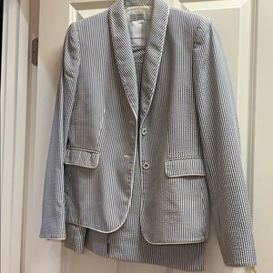 Searsucker Tahari skirt suit